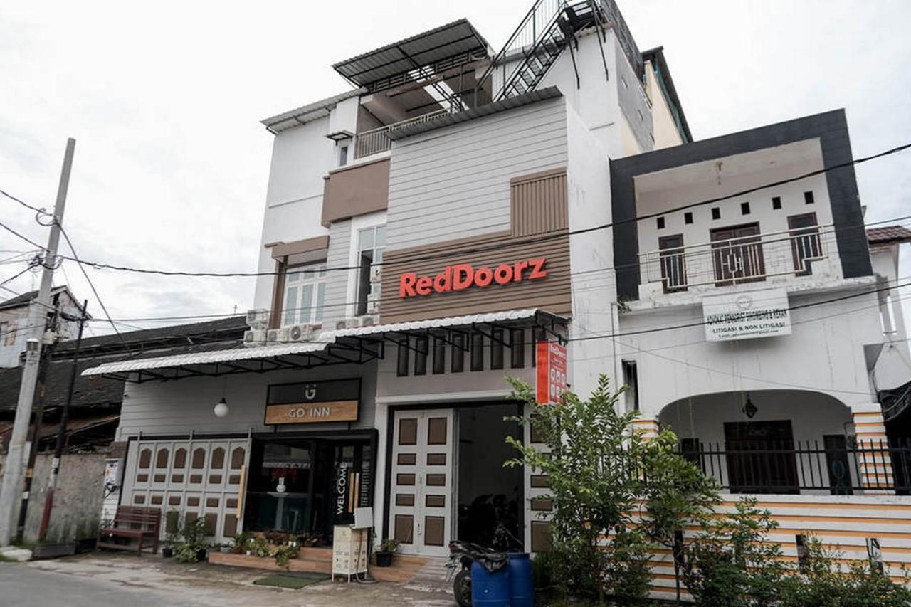 Hôtel Reddoorz @ Sekip Medan Extérieur photo