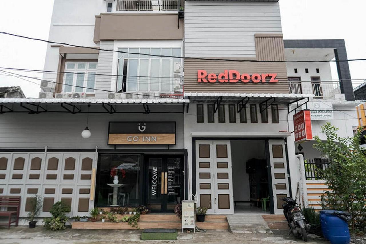 Hôtel Reddoorz @ Sekip Medan Extérieur photo